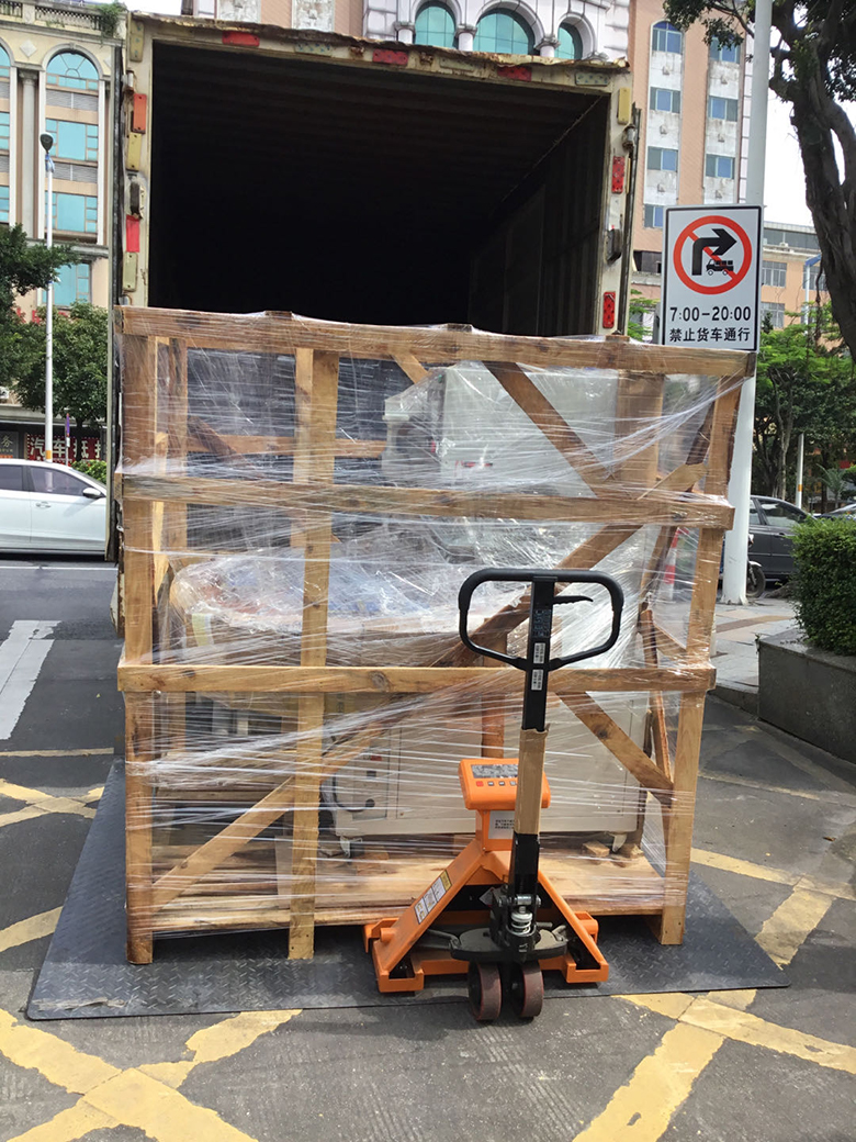 自動吸塑包裝機(jī)送貨圖